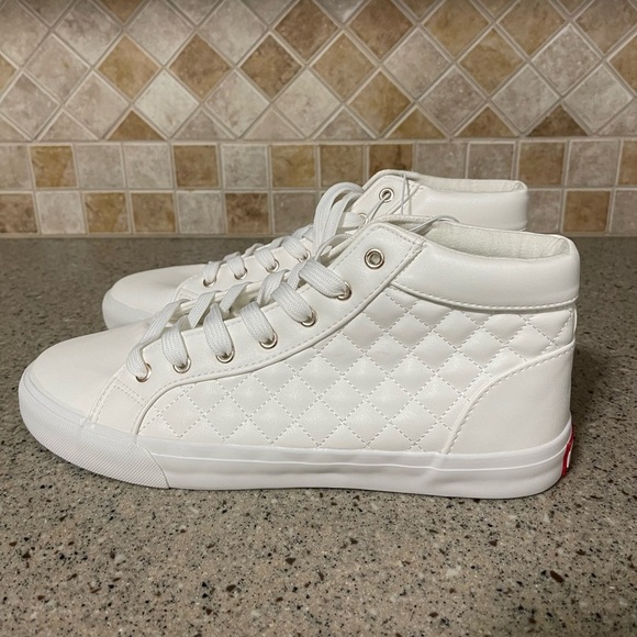 Echo Unltd Men’s Quilted High Top White Sneaker Size 9.5 - Picture 2 of 8